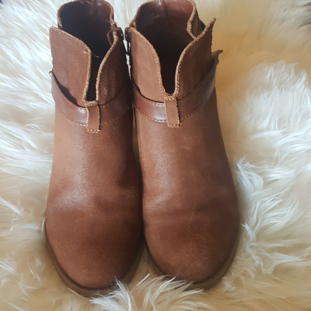 Crown Vintage Tan Booties - Picture 3 of 8